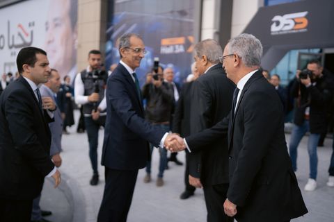 Cairo ICT - ministers handshake