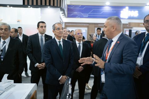 Cairo ICT - officials stand discussion