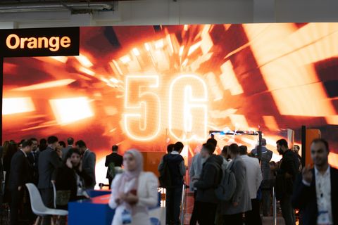Cairo ICT - orange 5g display