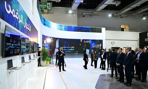 Cairo ICT - pavilion screens row