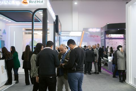 Cairo ICT - red hat stand