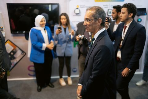 Cairo ICT - stand demo officials