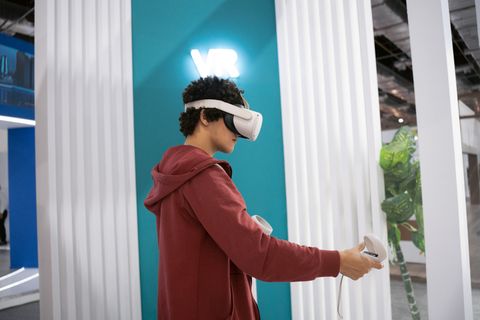 Cairo ICT - vr headset visitor